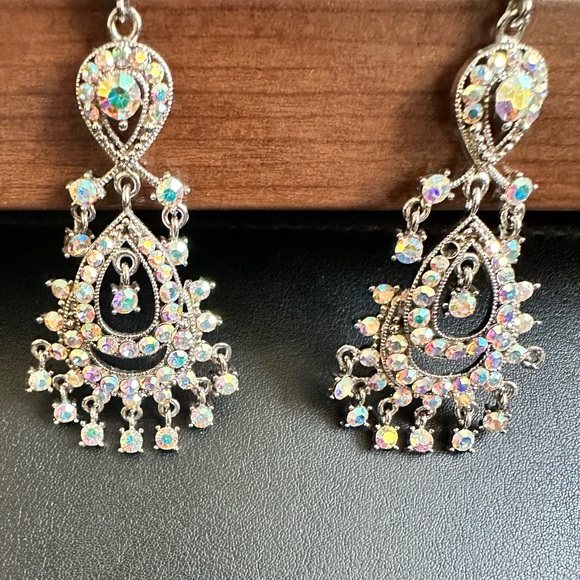 Jewelry - 3/$25 💎 AB Rhinestone Chandelier Drop Earrings Silver Tone